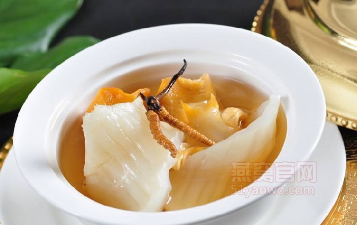 燕窝鱼肚汤