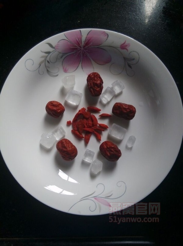 冰糖红枣炖燕窝的做法