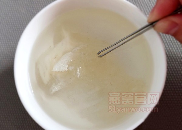 如何做冰糖雪梨炖燕窝