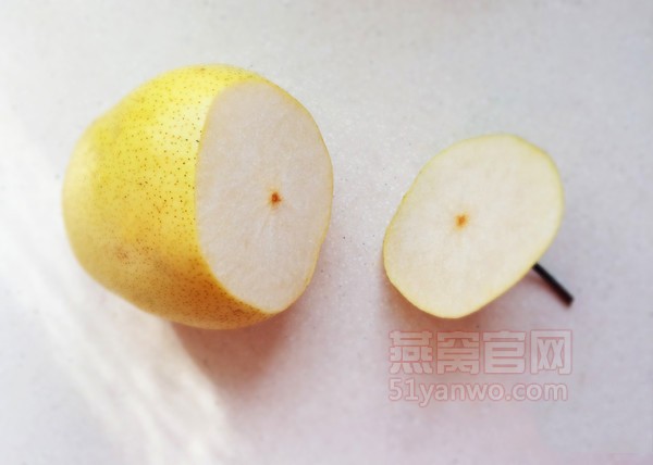 冰糖雪梨炖燕窝的家常做法