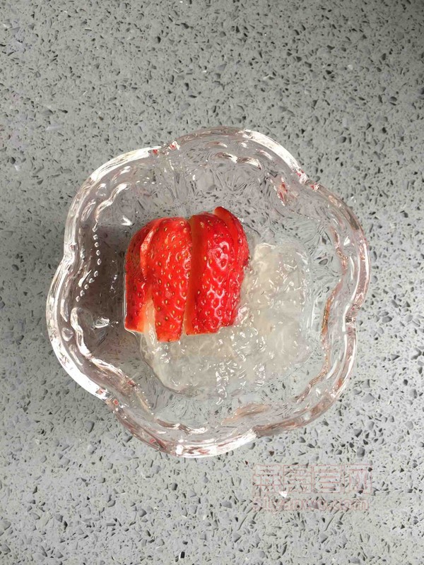 草莓牛奶泡燕窝怎么做