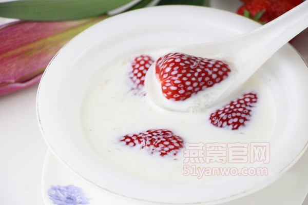 草莓炖燕窝怎么做