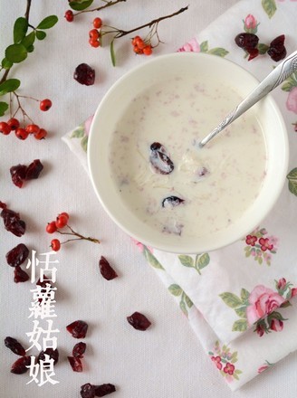 蔓越莓牛奶炖燕窝的家常做法 蔓越莓牛奶炖燕窝的做法 蔓越莓牛奶炖燕窝怎么做