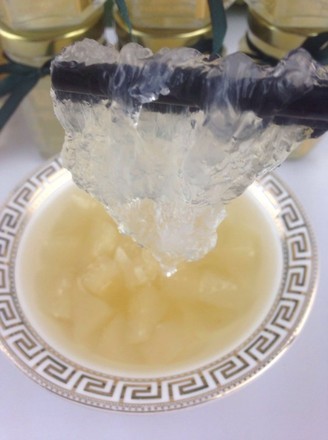 雪梨雪耳炖燕窝的家常做法 雪梨雪耳炖燕窝的做法 雪梨雪耳炖燕窝怎么做