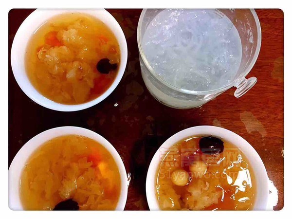 燕窝+桃胶皂角米炖银耳汤的食谱