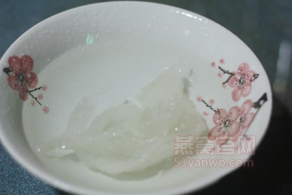 桂圆红枣炖燕窝的做法