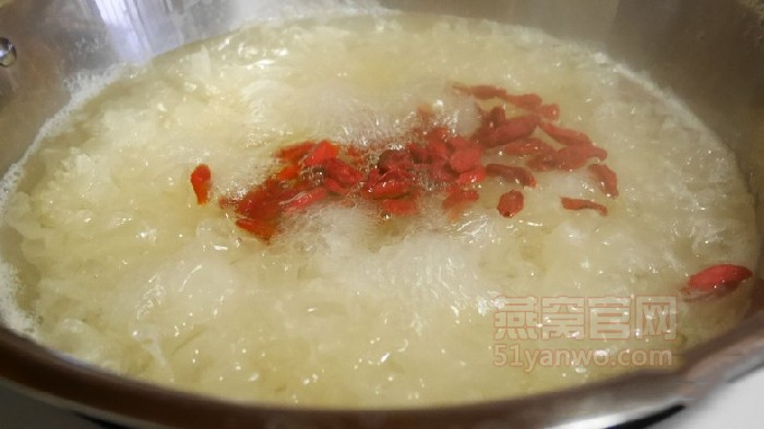 玫瑰燕窝银耳羹的家常做法