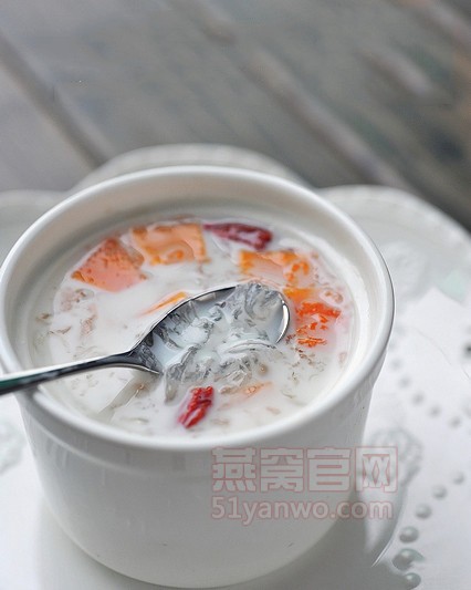 木瓜牛奶炖燕窝的家常做法