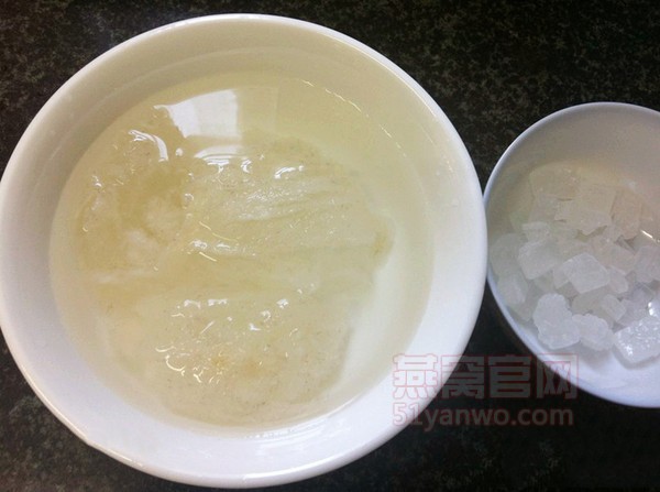 牛奶冰糖燕窝的家常做法