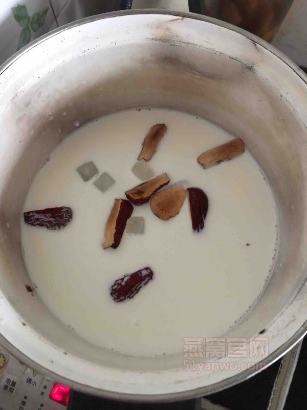 牛奶红枣燕窝的做法