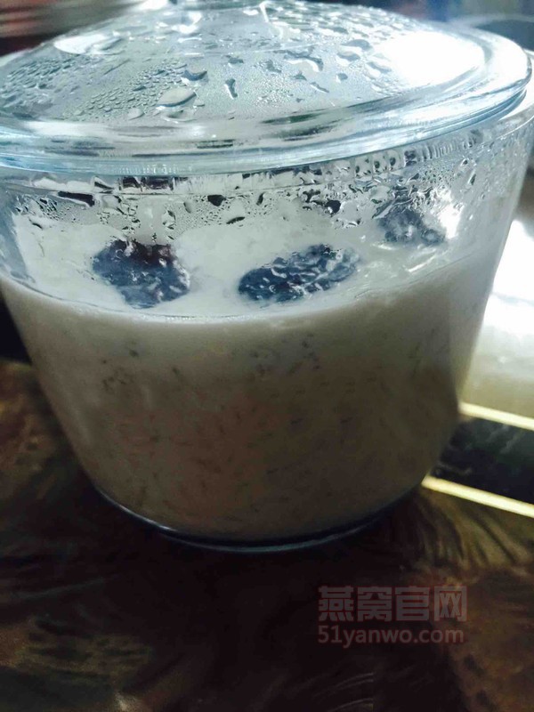 牛奶红枣炖燕窝的家常做法