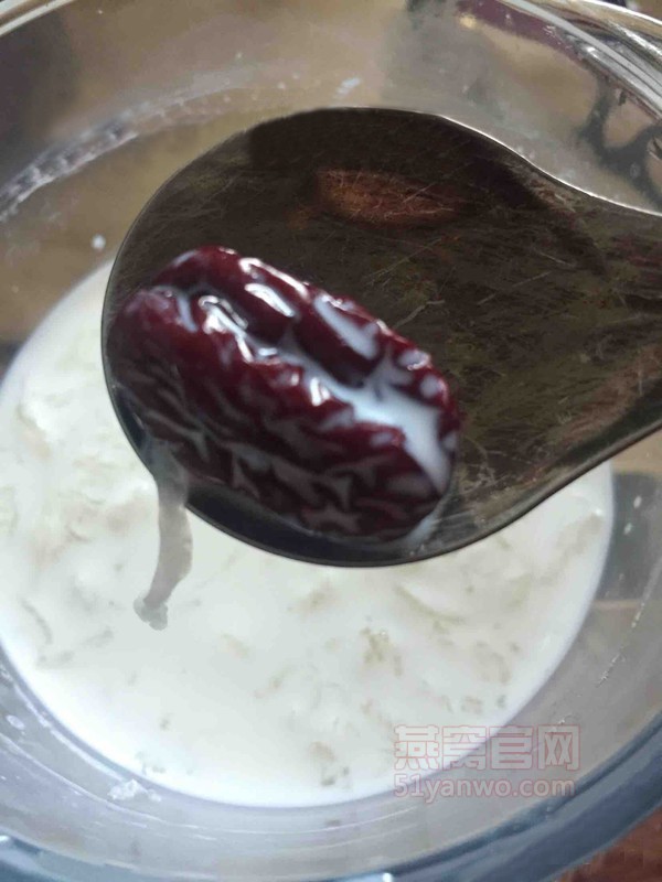 牛奶红枣炖燕窝的做法