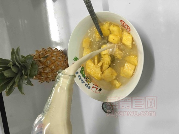 泰国小菠萝鲜奶燕窝怎么做