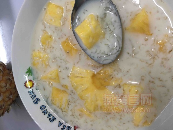 泰国小菠萝鲜奶燕窝怎么做