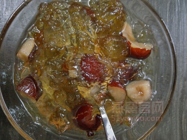 桃胶红枣炖燕窝家常做法