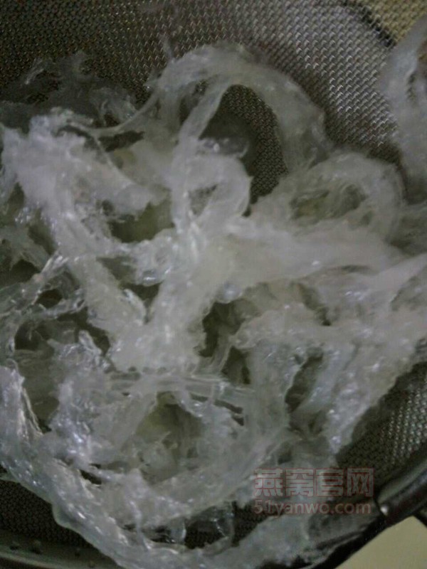 桃胶红枣炖燕窝家常做法