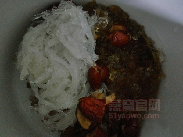 桃胶红枣炖燕窝家常做法