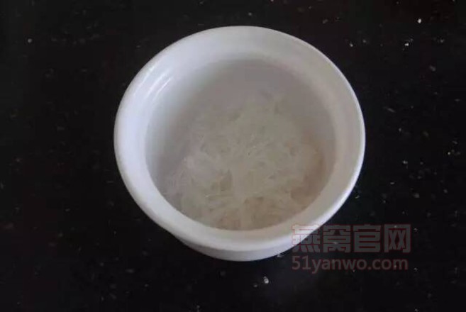桃胶蔓越莓燕窝的做法