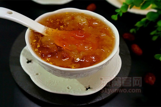 桃胶皂角米银耳汤-----平民的