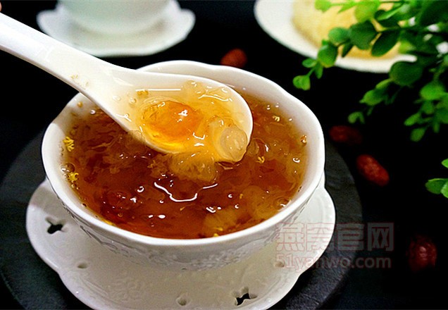 桃胶皂角米银耳汤-----平民的