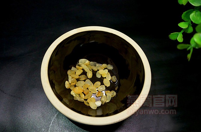 桃胶皂角米银耳汤-----平民的