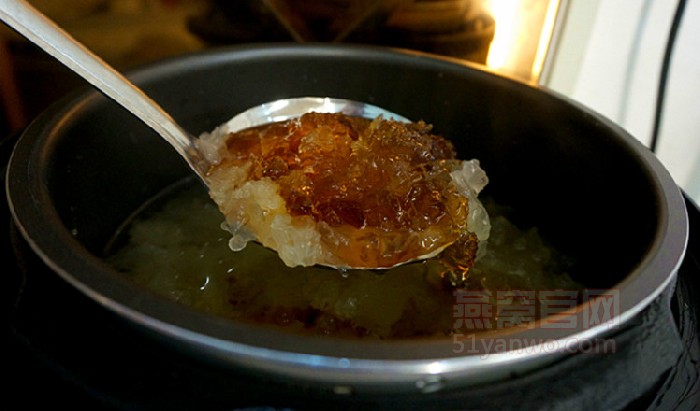 桃胶皂角米银耳汤-----平民的