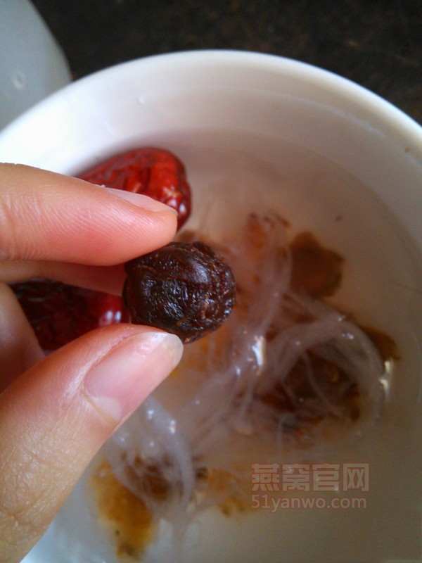 燕窝桃胶滋补汤的家常做法