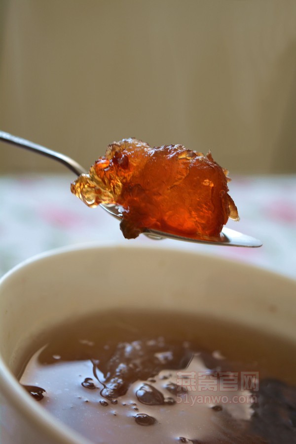 燕窝桃胶滋补汤的家常做法