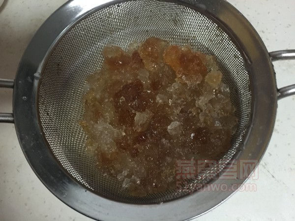 燕窝桃胶炖的做法