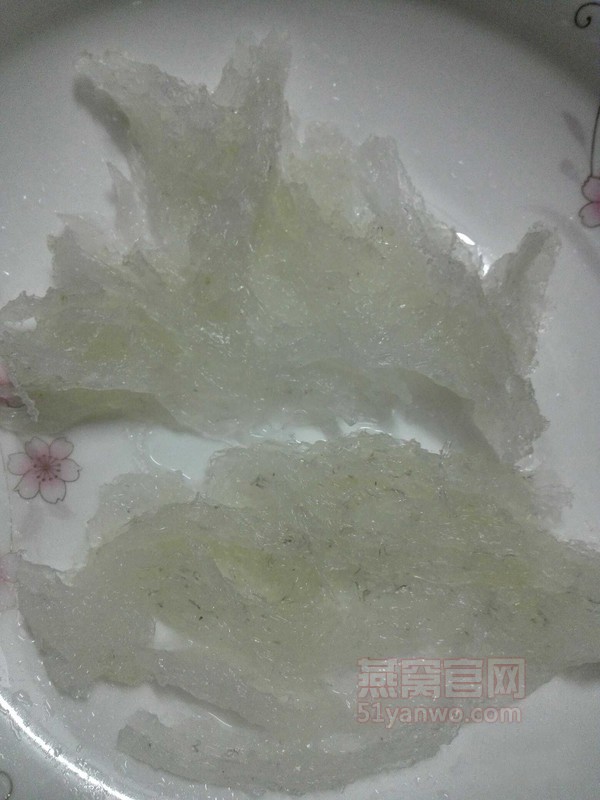 燕窝炖牛奶红枣枸杞的制作方法