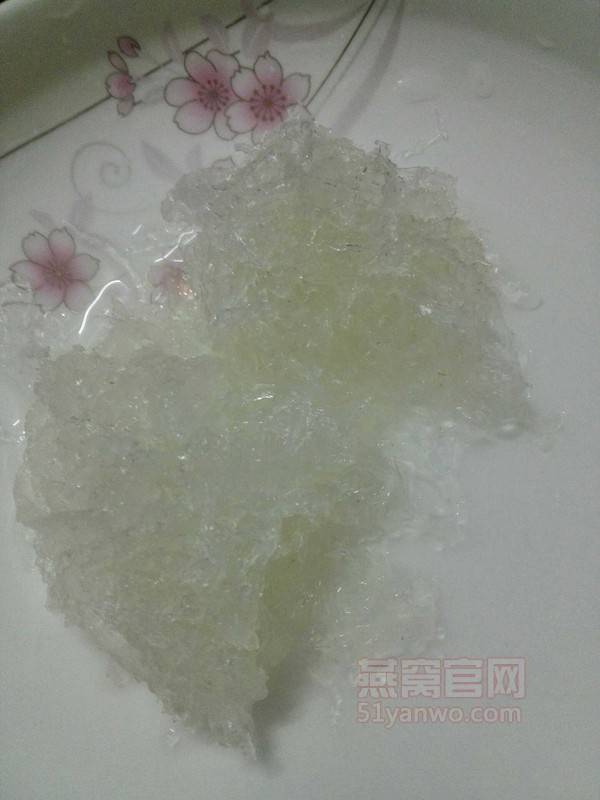 燕窝炖牛奶红枣枸杞的家常做法