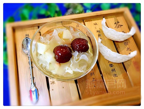 如何做银耳雪梨红枣燕窝