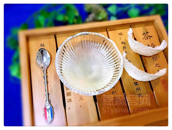 银耳雪梨红枣燕窝的制作方法