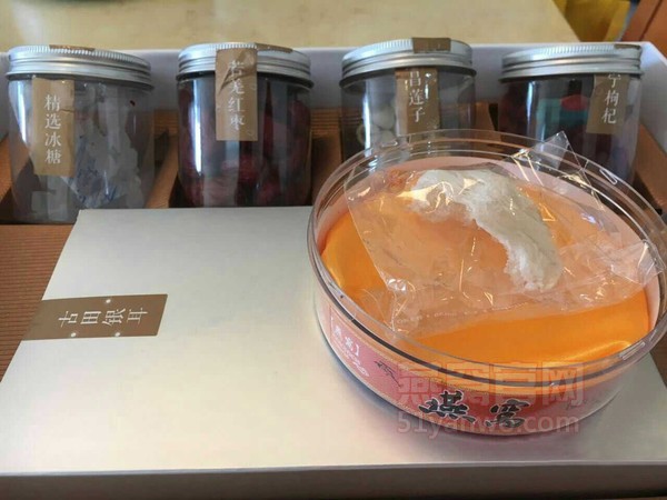 银耳燕窝莲子羹的制作方法