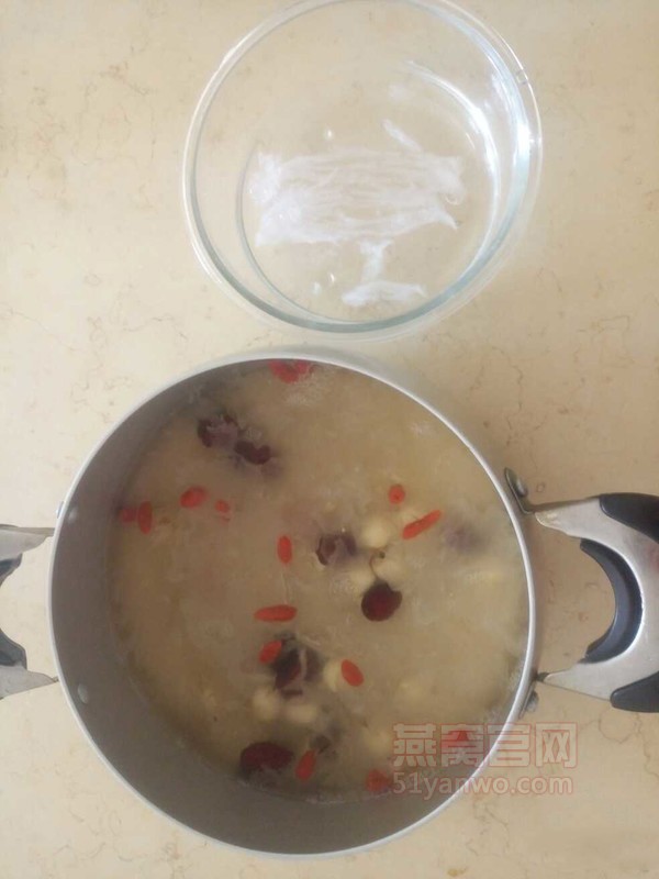 如何做银耳燕窝莲子羹