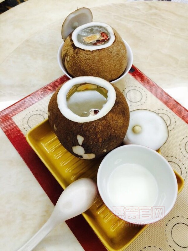 原只椰子炖燕窝的做法