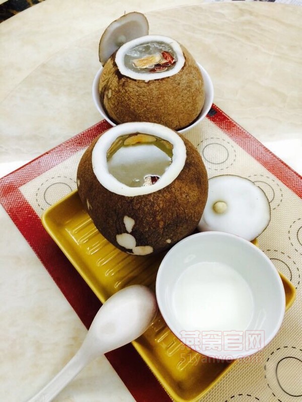 原只椰子炖燕窝的做法